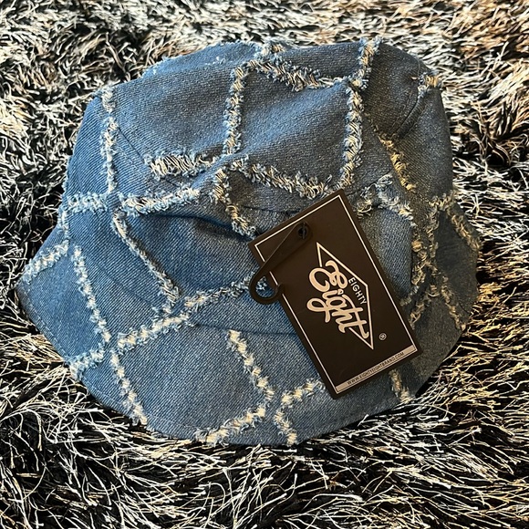 Bucket hat - Picture 2 of 3